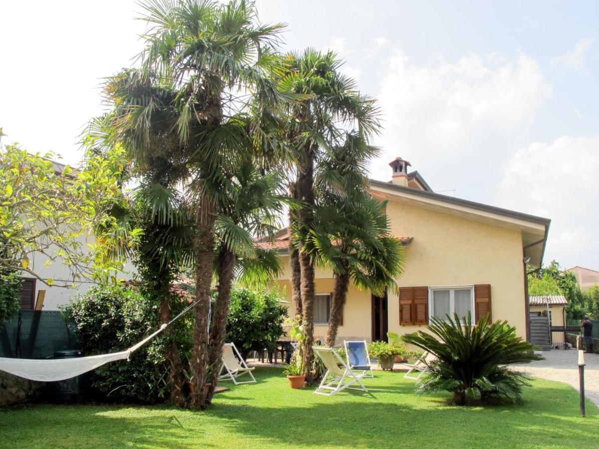 Apartment Emiliano By Interhome Marina di Massa Eksteriør bilde